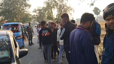 देव थाना क्षेत्र के देव मोड रोड में महाराणा प्रताप कॉलेज मोड़ के समीप ऑटो अनियंत्रित होकर रोड के किनारे पलटी मार दी जिस...