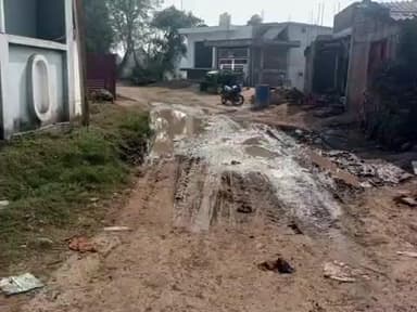 सिहोरा: मुस्कुरा-मुस्कुरी मार्ग की हालत खस्ता, ठेकेदार की अनदेखी से ग्रामीण परेशान, पुलिया भी टूटी