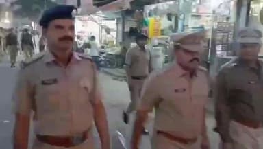 शेगाव: नगरपालिका निवडणुकीच्या पार्श्वभूमीवर शेगाव शहरातून पोलिसांचा रूट मार्च