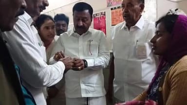 குன்னூர்: குன்னூர் அரசு மருத்துவமனையில் நவம்பர் 27ம் தேதி பிறந்த பெண் குழந்தைக்கு தங்க மோதிரம்