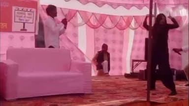 देवबंद: खेड़ा मुगल में किसान रैली बनी मनोरंजन का मंच, फिल्मी गानों पर जमकर थिरकीं बालाएं, डांस का वीडियो हुआ वायरल