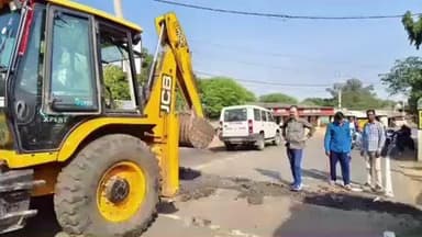 पाकुड़िया: पाकुड़िया बीडीओ की पहल से पाकुड़िया-राधानगर मुख्य सड़क से हटाया गया स्पीड ब्रेकर