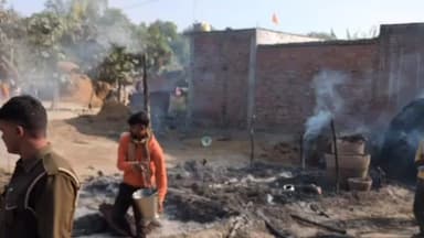 बिसवां: लोनियनपुरवा गांव में आबादी की जमीन के विवाद में झोपड़ी जलाने का आरोप, विरोध करने पर महिला के साथ की गई मारपीट