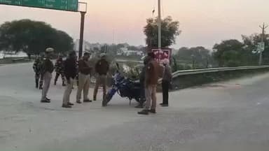 जमुनहा: मल्हीपुर क्षेत्र के तिकोनी मोड़ सिरसिया के सुईया बॉर्डर पर SSB और पुलिस की संयुक्त पेट्रोलिंग, वाहनों की जाँच की गई