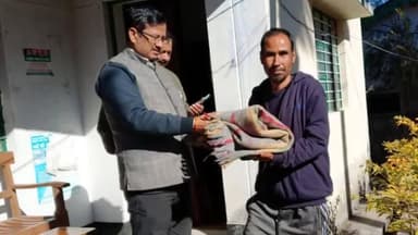 कांडा: जनता के द्वार कार्यक्रम के तहत उपजिलाधिकारी कांडा डॉ. तिवारी मीलों पैदल चलकर पहुंचे बास्ती गांव, सुनी जनसमस्याएं