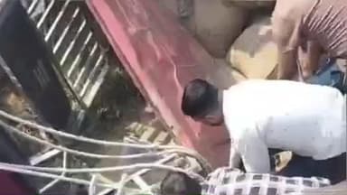 रसूलाबाद: गाऊपुर में ई-रिक्शा पर ट्रैक्टर पलटने से 3 लोग घायल, किशोरी की उपचार के दौरान हुई मौत, मामला दर्ज