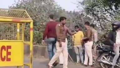 झरिया/जोरापोखर/सिंदरी: झरिया के विभिन्न क्षेत्रों और कतरास मोड़ पर ट्रैफिक विभाग ने चलाया वाहन चेकिंग अभियान