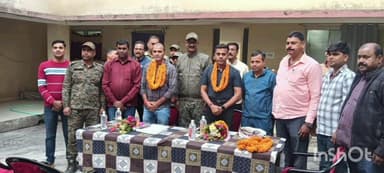 डोमचांच: डोमचांच (कोडरमा): नवलशाही थाना प्रभारी शशि भूषण कुमार के तबादले पर थाना परिसर में विदाई समारोह आयोजित