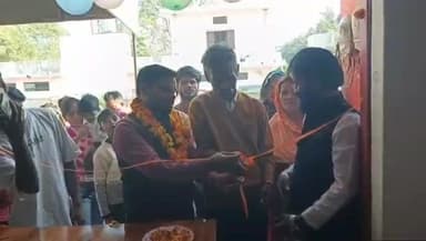 चंदौसी: चंदौसी में एक निजी दुकान के शुभारंभ पर कैंची चलाना बताया अशुभ, गांठ खोलकर शुभारंभ करने का दिया जन संदेश