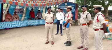 మునగాల: రేపాల గ్రామంలో నామినేషన్ ప్రక్రియను పరిశీలించిన ఎస్పీ నరసింహ