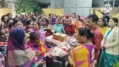 কালনা ১: কালনার বিদ্যাবাগিস পাড়া এলাকায় সমাজসেবী সুব্রত রায়ের উদ্যোগে শীতকালীন চাদর বিতরণ কর্মসূচি