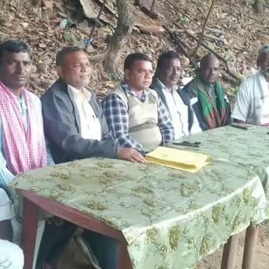 ईचागढ़: पारगाना चौक टीकर में स्व. नकुल बेसरा जन्म जयंती को लेकर हुई बैठक