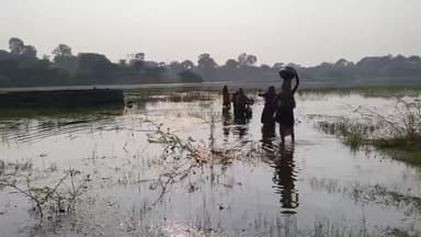 ગરબાડા: ગરબાડા તાલુકાના સીમલીયા બુઝર્ગ ગામ ખાતે પાણીની સમસ્યાને લઇને સ્થાનિકોએ આપી પ્રતિક્રિયા..