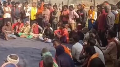 तरारी: तरारी में भाकपा माले के नेतृत्व में बालू मजदूरों ने किया अनिश्चितकालीन सड़क जाम, उचित मजदूरी और अधिकारों की उठाई मांग