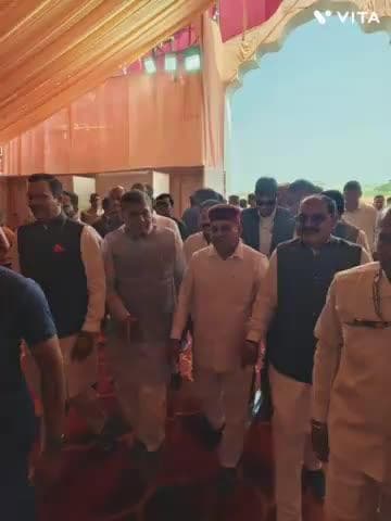 महिदपुर: महिदपुर के पूर्व विधायक बहादुर सिंह चौहान, मुख्यमंत्री मोहन यादव के पुत्र के विवाह समारोह में हुए शामिल