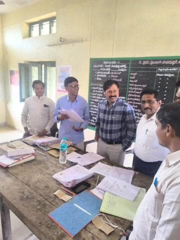 వర్ని: నామినేషన్ల స్క్రూటినీ, పోలింగ్ మెటీరియల్ ను పరిశీలించిన జనరల్ అబ్జర్వర్ శ్యాంప్రసాద్ లాల్