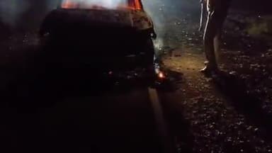 बावड़ी: घेवड़ा रोड पर चलती क्रेटा में लगी आग, कार जलकर खाक हुई; जनहानि नहीं