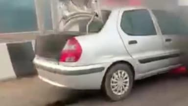 ਫਗਵਾੜਾ: ਜੀ.ਟੀ.ਰੋਡ 'ਤੇ ਫਲਾਈਓਵਰ ਫਗਵਾੜਾ ਵਿਖੇ ਕਾਰ ਨੂੰ ਅਚਾਨਕ ਭਿਆਨਕ ਅੱਗ ਲੱਗਣ ਕਾਰਨ ਕਾਰ ਬੁਰੀ ਤਰ੍ਹਾਂ ਸੜੀ