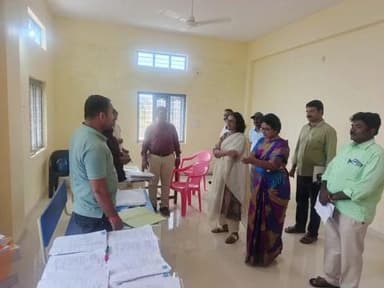 దేవరకద్ర: దేవరకద్ర మండలం గురకొండ జి.పి.లో క్రిటికల్ పోలింగ్ కేంద్రం ను ఎన్నికల సాధారణ పరిశీలకురాలు, ఐ. ఏ.ఎస్. అధికారిణి తనిఖీ