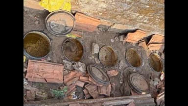 उमरेड: गरडे पार पारधीबेडा येथे पोलिसांचा छापा गावठी मोहफुलाची दारू करण्यात आली नष्ट