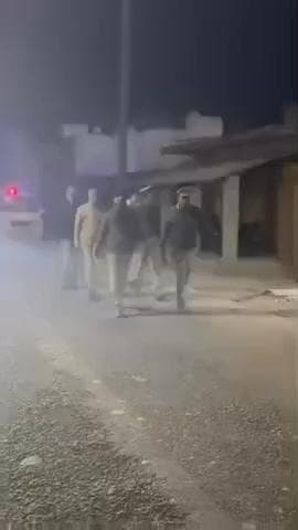 हसनगंज: थाना हसनगंज क्षेत्र के अंतर्गत मोहन कस्बा में सीओ हसनगंज अरविंद चौरसिया ने पुलिस बल के साथ किया पैदल गश्त