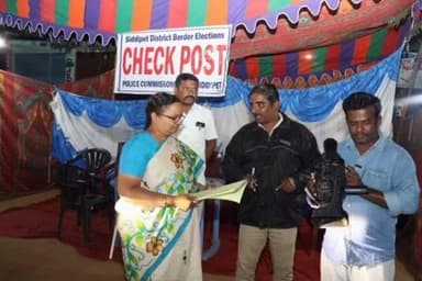 హుస్నాబాద్: జిల్లెలగడ్డ గ్రామం వద్ద ఎస్ఎస్టి శిబిరాన్ని ఆకస్మికంగా సందర్శించిన సిద్దిపేట జిల్లా కలెక్టర్ హైమావతి