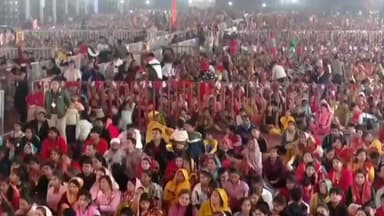 शिवपुरी नगर: शिवपुरी में धीरेंद्र शास्त्री 'अद्भुत एकता' से अभिभूत, कहा- बाबर की छाती पर लहराएगा रघुवर का झंडा, विदाई में नम आंखें