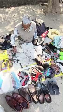Cobbler stitching a bag 🛍️ !! #explore #dailyfeed #insight #foryou