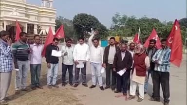 गोमिया: आइइएल में इंडियन एक्सप्लोसिव श्रमिक यूनियन ने केंद्र के नए लेबर कोड की प्रतियां जलाकर किया विरोध