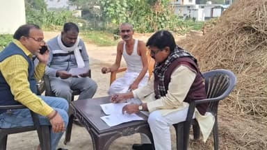 मेहनगर: खरिहानी क्षेत्र के 250 नंबर बूथ पर SIR को लेकर लोगों ने बढ़-चढ़कर भरा फॉर्म, BLA-BLO ने किया लोगों को जागरूक