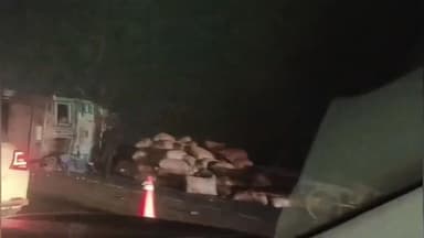 रुदौली: नेशनल हाईवे 27 पर ट्रक पलटने से भीषण जाम, आवागमन ठप