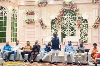 वरोरा: वरोरा येथील कटारिया सभागृहात सभागृहात
नगराध्यक्ष व नगरसेवक यांच्या प्रचारासाठी भाजपाची महत्त्वपूर्ण बैठक