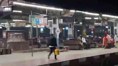 বর্ধমান ১: রসুলপুর স্টেশনের কাছে রেলগেটে বিকল হয়ে যাওয়া লরির চালককে গ্রেফতার করলো আরপিএফ