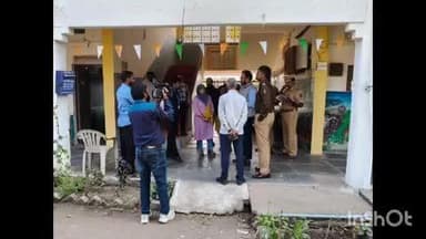 सावनेर: जिल्हाधिकारी यांनी केली सावनेर येथील सेन्सिटिव्ह बूथ असलेल्या मतदान केंद्राची पाहणी