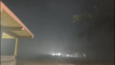 আউশগ্রাম ১: গুসকরা পুরসভার ফেলা নোংরা আবর্জনায় অগ্নিকাণ্ডের ঘটনায় দূষণে নাভিশ্বাস অবস্থা শ্মশান যাত্রীদের