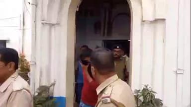 বর্ধমান ১: পুলিশ কনস্টেবল নিয়োগ পরীক্ষার প্রশ্নপত্র বিক্রির নামে প্রতারণাচক্র,অভিযোগের ভিত্তিতে বর্ধমানে গ্রেফতার ১০