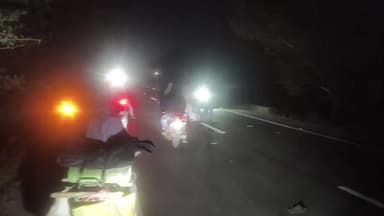 गोबिंदपुर राजनगर: सड़क पार करते व्यक्ति को अज्ञात मोटरसाइकिल ने मारी टक्कर, समाजसेवी और पुलिस ने घायल को अस्पताल पहुंचाया