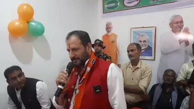 सरायगढ़ भपटियाही: सरायगढ़ में चुनाव कार्यालय के उद्घाटन सत्र को नीरज कुमार सिंह बबलू ने संबोधित किया