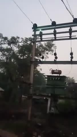 पुर्वी गुन्डी गांव के भोला राय के डेरा पर टेशफरमा लहक दहक रहा है डर का माहोल बना रहता है ग्रामीण परेशान हैं