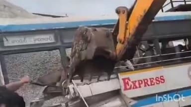 రాజేంద్రనగర్: రంగారెడ్డి జిల్లాలో జరిగిన బస్సు ప్రమాదంలో 12 మంది మృతి