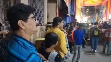 বহরমপুর: সিটি ক্লাবের জগদ্ধাত্রী পুজোর শোভাযাত্রা দেখতে মানুষের ঢল বহরমপুরে