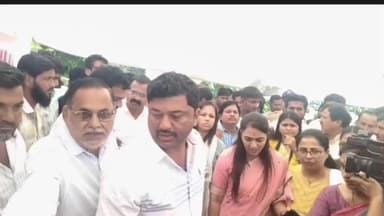 वडवणी: खा.सुप्रिया सुळे कवडगाव येथे दाखल; डॉ. संपदा मुंडे यांना न्याय मिवळून देणार