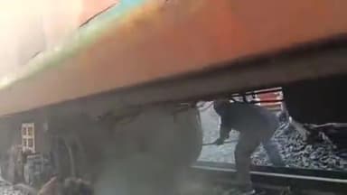 मांझी: मांझी क्लोन स्पेशल एक्सप्रेस ट्रेन की बी7 बोगी में लगी आग, एक बड़ी दुर्घटना टली