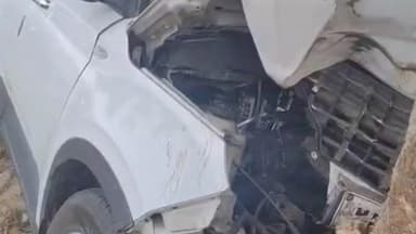 आंवला: आंवला-रामनगर मार्ग पर कार पेड़ से टकराई, मनोना धाम जा रही महिला की मौत, पति घायल