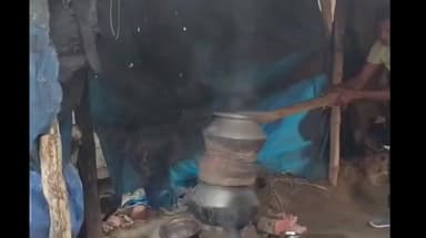 নবগ্রাম: নবগ্রামে পুলিশের অভিযানে বিপুল পরিমাণ চোলাই মদ ও মদ তৈরির সরঞ্জাম নষ্ট করল পুলিশ