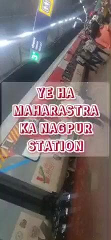 रेलवे प्लेट फार्म में बैन, ट्रेन में पान गुटखा व सिगरेट बेच रहे हैं नागपुर के वेंडर, साथ ही बता रहे की दारू भी उपलब्ध