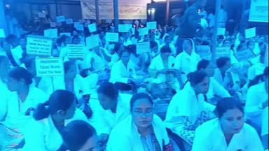 নগাঁও: নগাঁও যুটীয়া স্বাস্থ্য সেৱা সঞ্চালকৰ কাৰ্যালয়ৰ সন্মুখত NHM ৰ কৰ্মীসকলৰ অৱস্থান ধৰ্মঘট কাৰ্যসূচী ৰূপায়ন