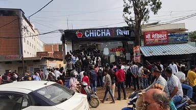 रीवा के चिचा शो रूम के बाहर झूमाझटकी सड़को पर लगा जाम
#रीवाकपड़ा #चिचा #rewa #comedyreels #short #सस्ताकपड़ा #viral