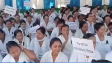 ওদালগুৰি: জিলা স্বাস্থ্য বিভাগৰ কাৰ্য্যালয়ত এন এইচ এমৰ কৰ্মচাৰীৰ তিনি দিনীয়া কৰ্ম বিৰতি আৰু ধৰ্মঘট কাৰ্যসূচী ৰূপায়ন