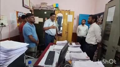 लोहंडीगुडा: जगदलपुर: कमिश्नर बस्तर डोमन सिंह ने लोहण्डीगुड़ा में एसडीएम कार्यालय, तहसील सहित अन्य कार्यालयों का किया आकस्मिक निरीक्षण